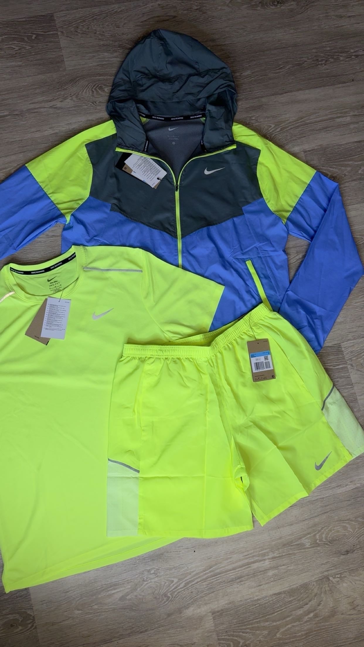 Nike Windrunner Jacket, T-Shirt & Shorts Neon/Blue