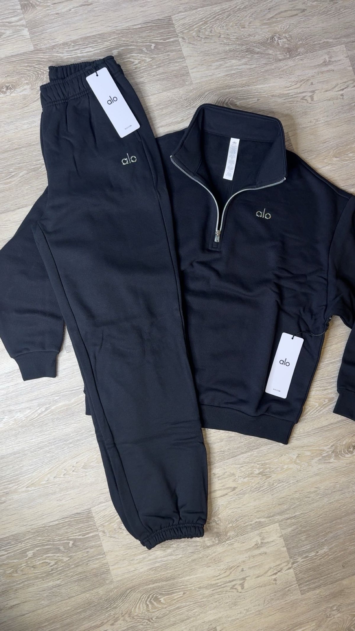 Alo 1/4 Zip Tracksuit in Black