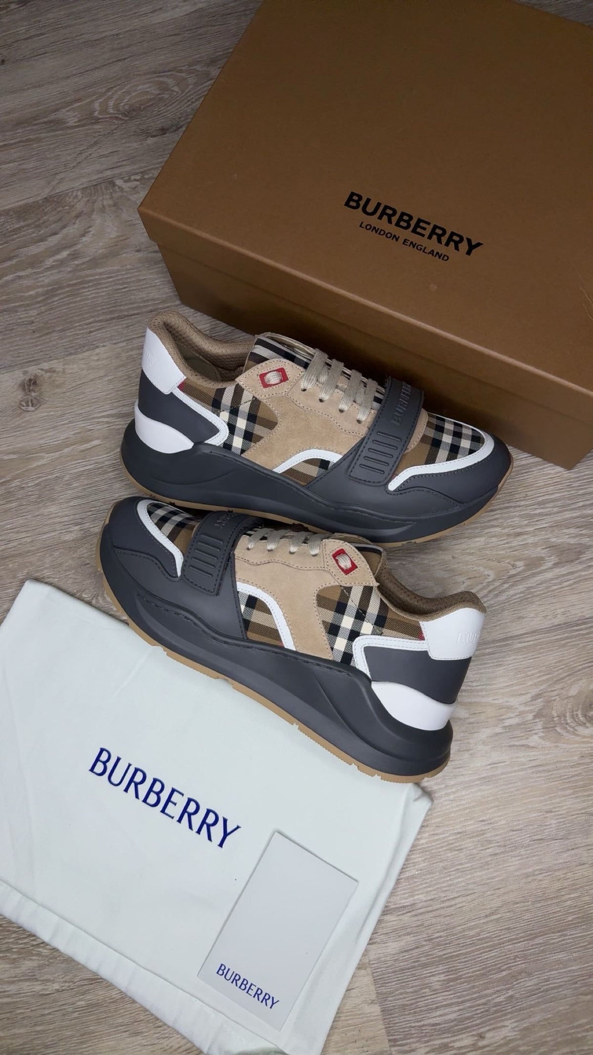 Burberry Ramsey Trainers in Beige
