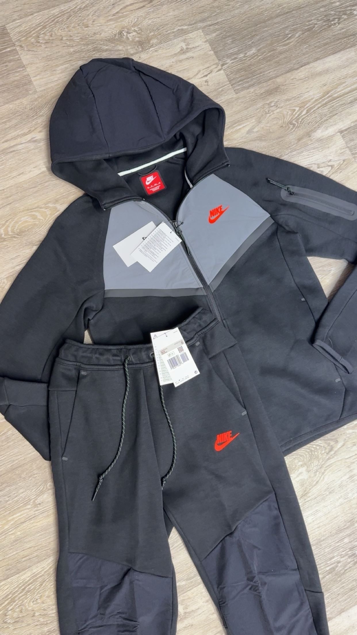 Nike Tech Fleece Black/Grey/Infrared