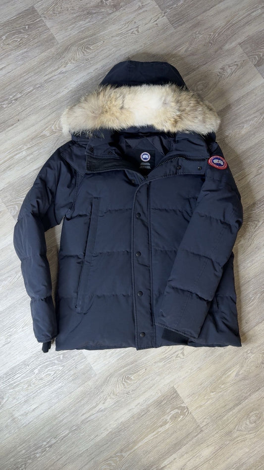 PRE-OWNED Canada Goose Wyndham Parka in Navy Blue