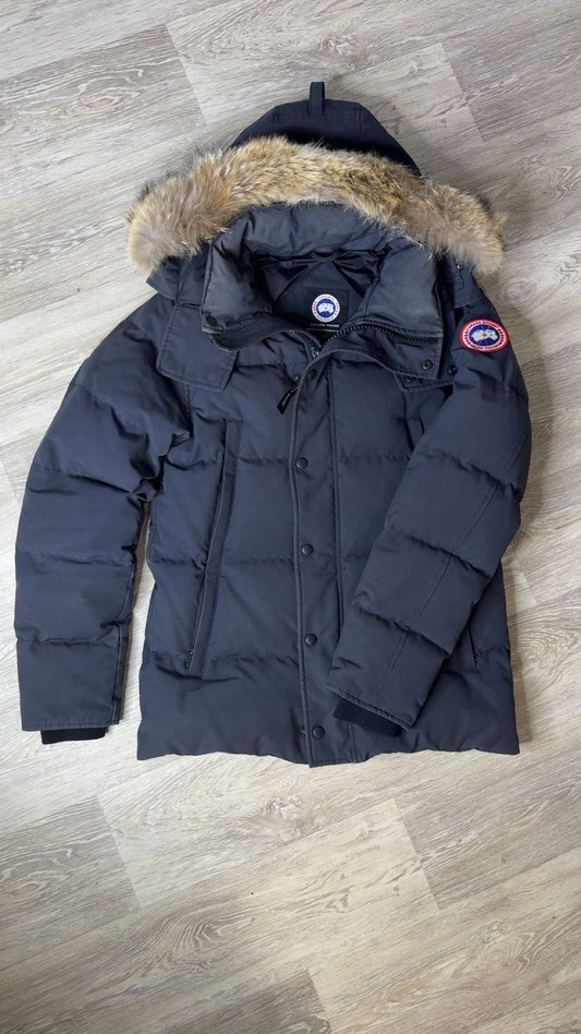 PRE-OWNED Canada Goose Wyndham Parka in Navy Blue
