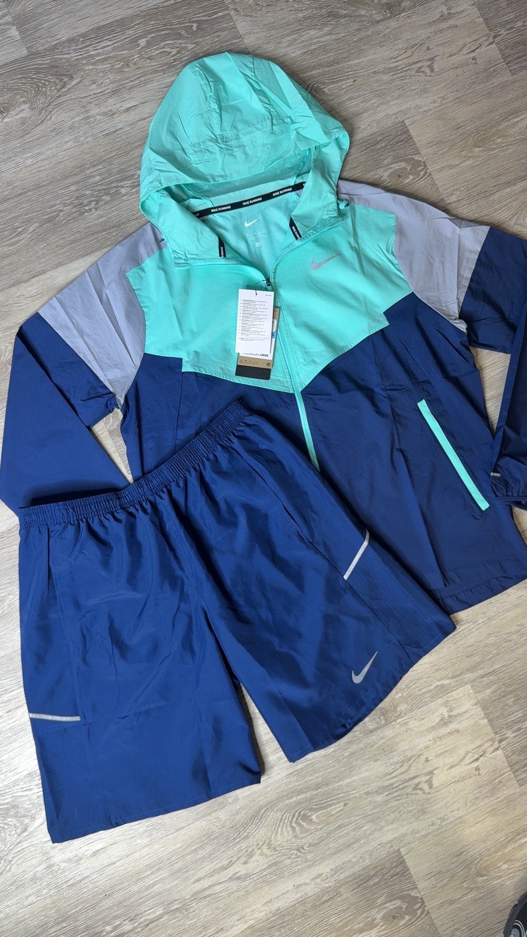 Nike Windrunner Jacket & Shorts Set in Green / Blue