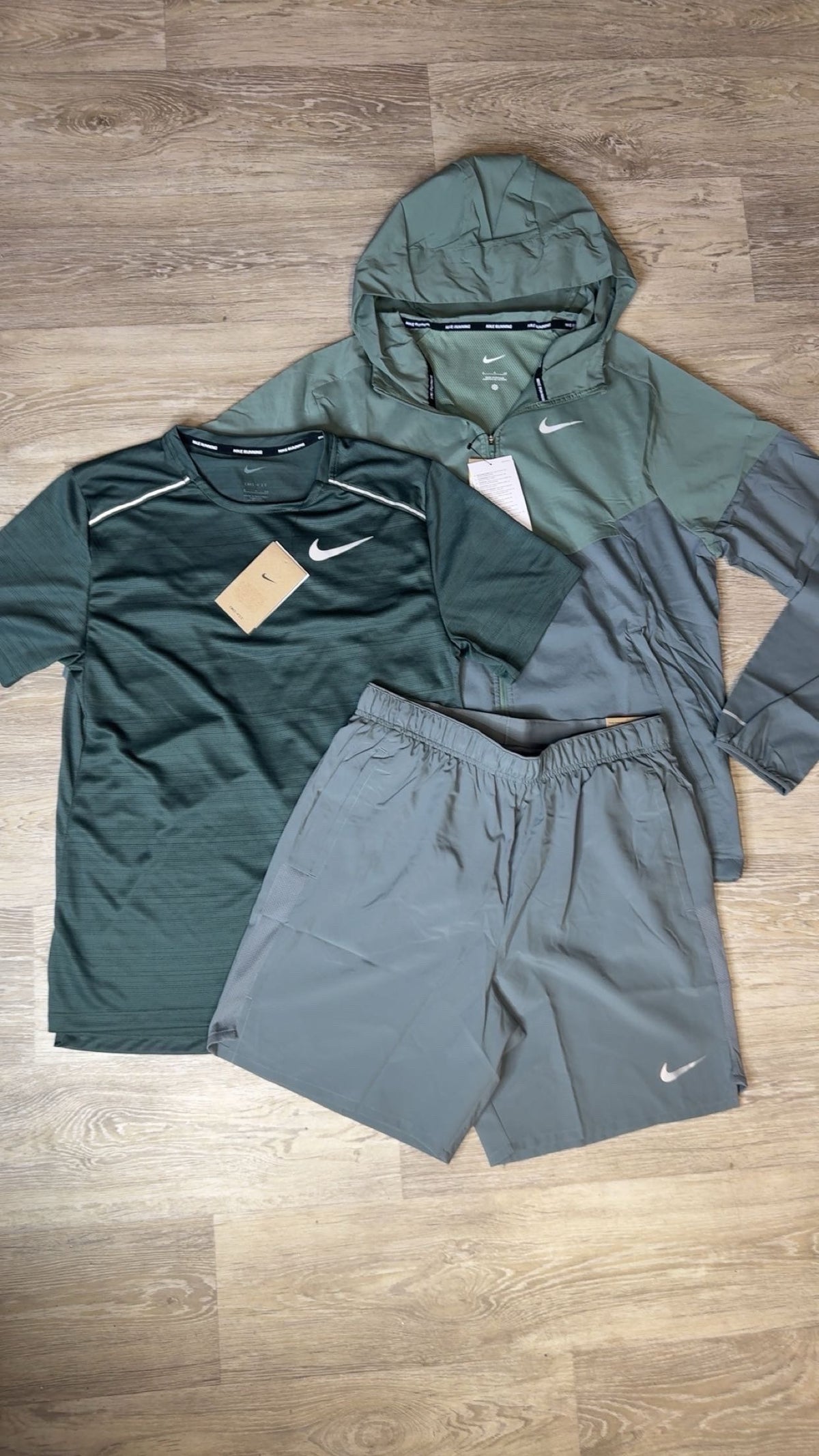 Nike Windrunner, T-Shirt & Shorts Set in Grey / Green