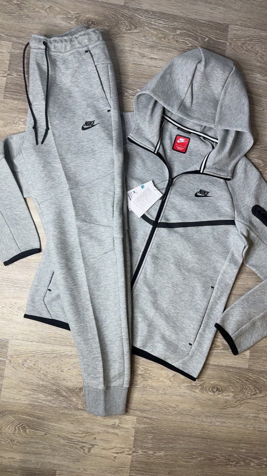 Nike Tech Fleece Tracksuit in Grey