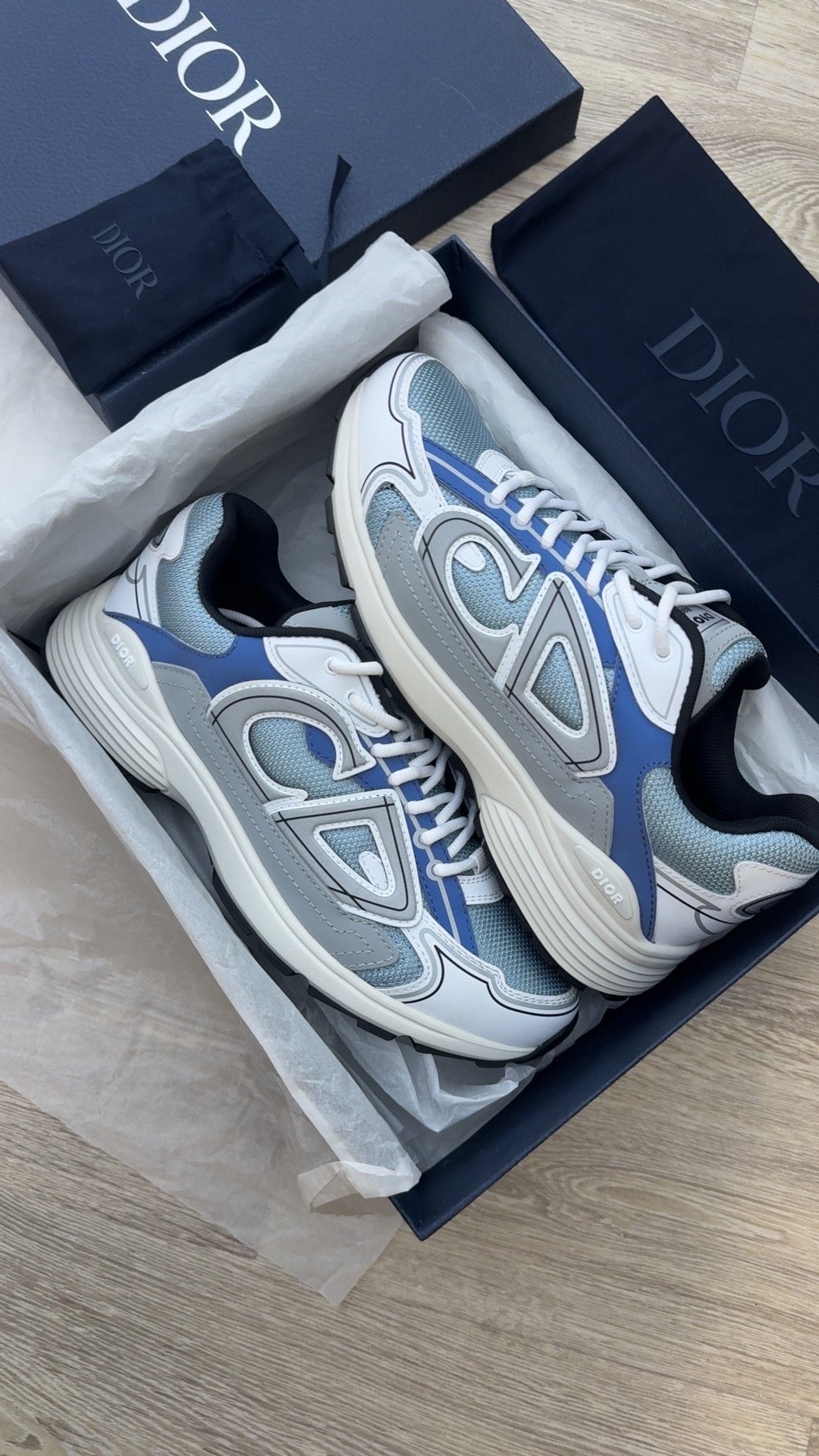 Dior B30 in White / Baby Blue